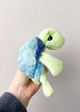 Load image into Gallery viewer, Tommy Turtle XS
